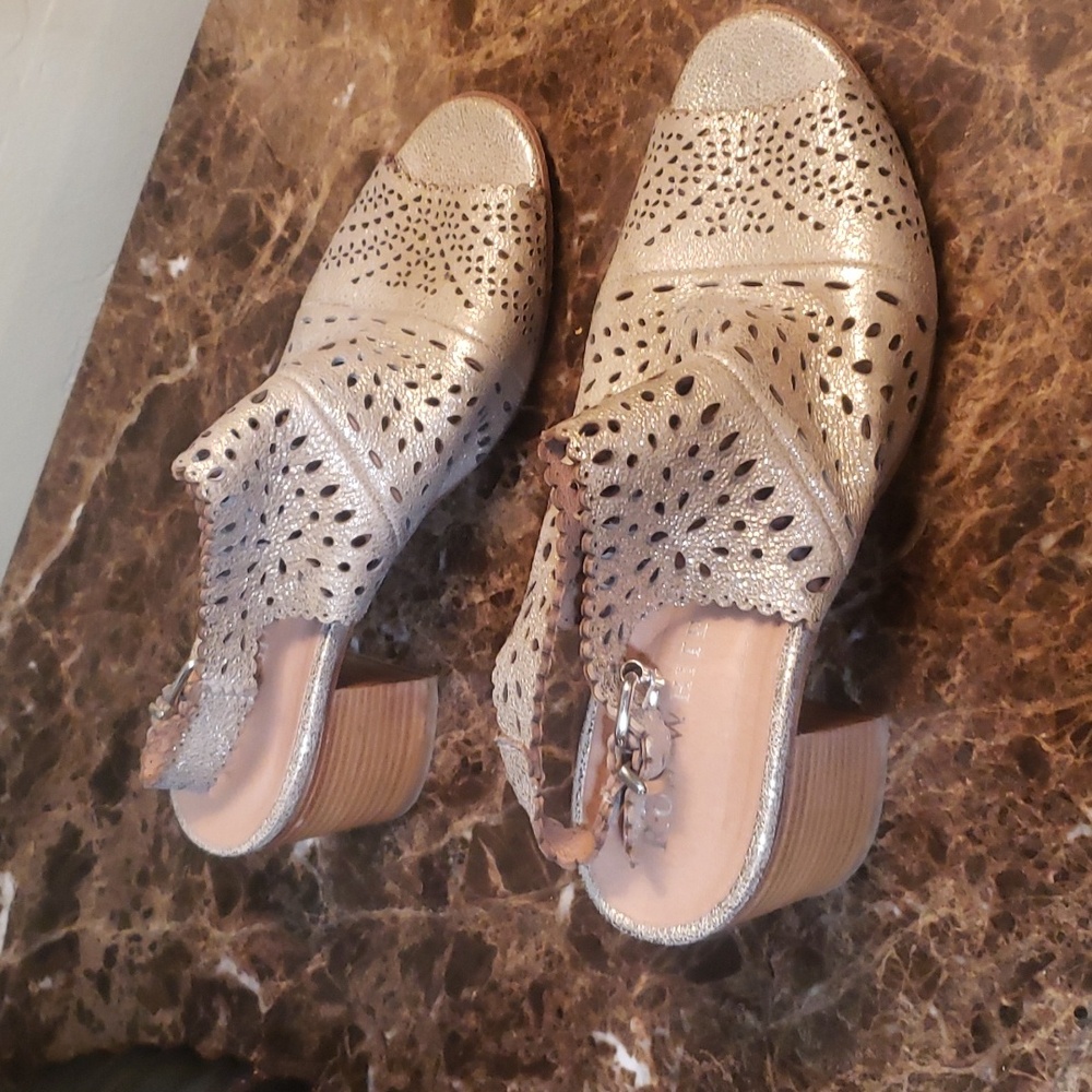 Ron White "Dora" laser cut nubuck leather buckle peep toe sandals. Size 40